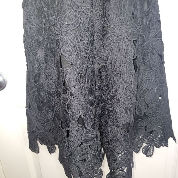 Xtaren black deep-v floral lace shorts romper size Small - Picture 5 of 9